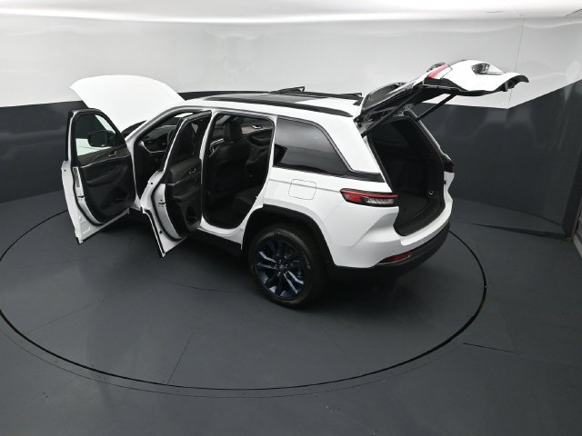 New 2026 Jeep Grand Cherokee Limited AWD/4WD image 28