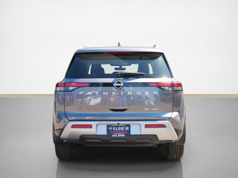 New 2025 Nissan Pathfinder SL image 3