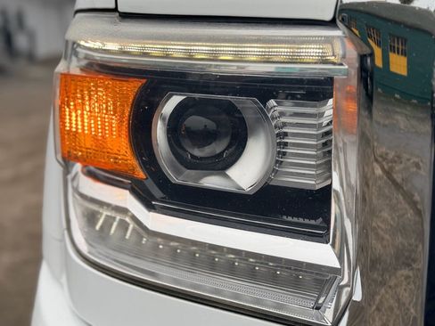 Used 2015 GMC Sierra 2500 Denali w/ Duramax Plus Package image 9