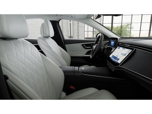 New 2026 Mercedes-Benz E 450 4MATIC Sedan image 4