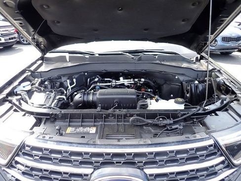 Used 2023 Ford Explorer XLT AWD/4WD image 14