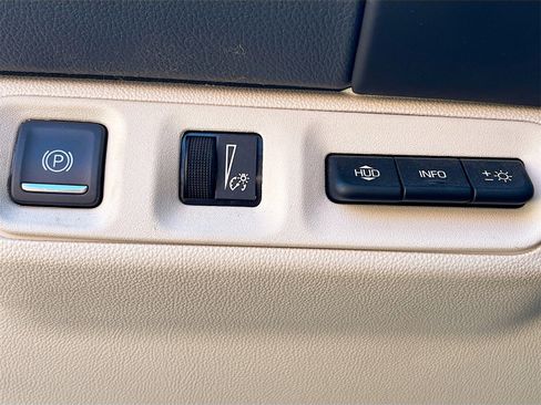 Used 2023 GMC Acadia Denali image 10