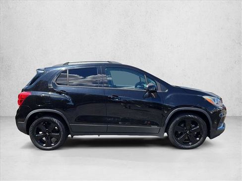 Used 2019 Chevrolet Trax Premier w/ Midnight Edition FWD image 4