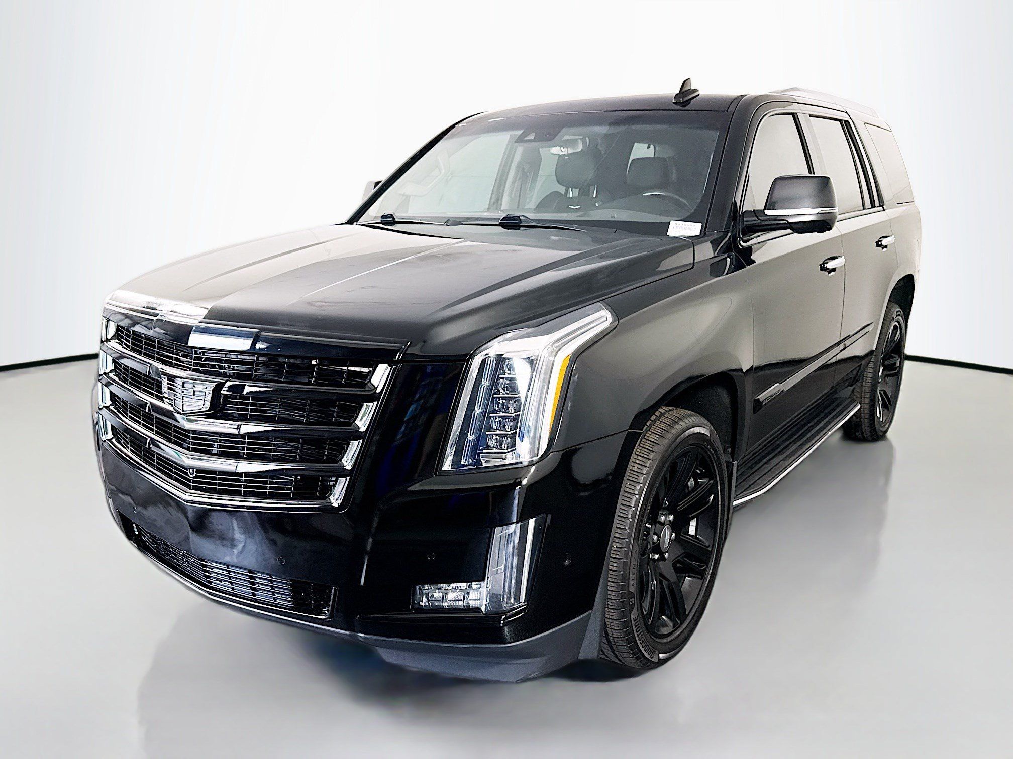 Used 2018 Cadillac Escalade Luxury AWD/4WD image 4