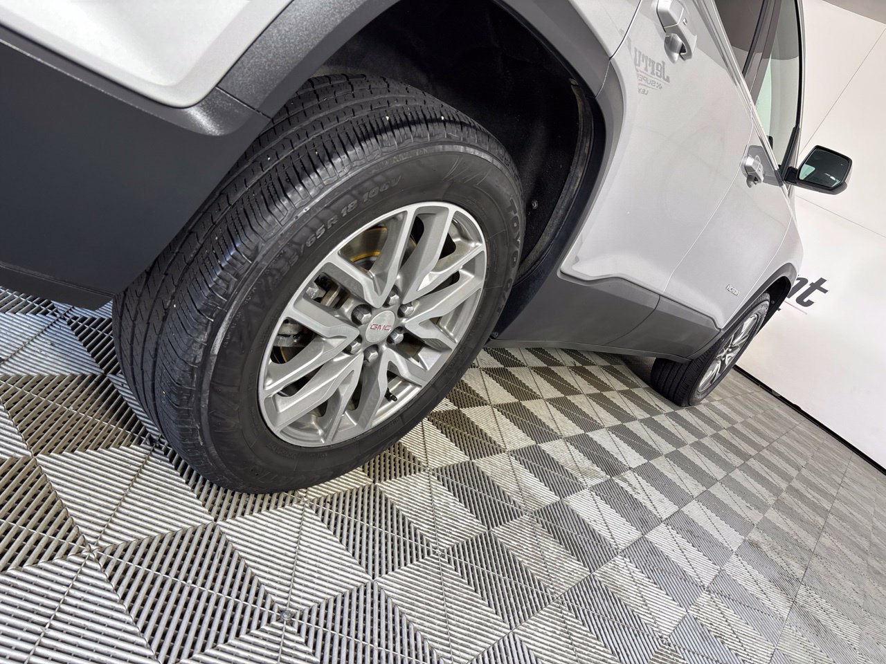 Used 2017 GMC Acadia SLE w/ Driver Alert Package I FWD image 33