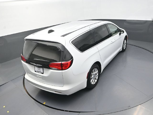 Used 2023 Chrysler Voyager LX FWD image 17