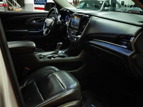 Used 2020 Chevrolet Traverse Premier w/ Redline Edition AWD/4WD image 14