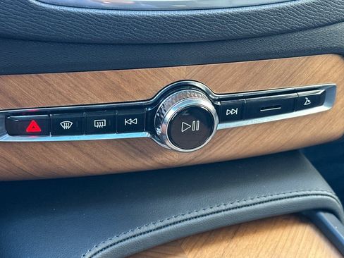 Used 2025 Volvo XC90 T8 Core w/ Climate Package image 25