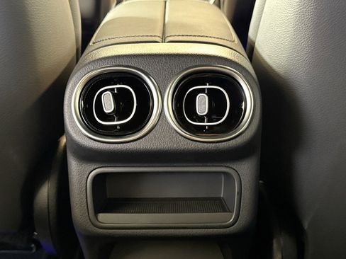 Used 2026 Mercedes-Benz GLC 300 image 23