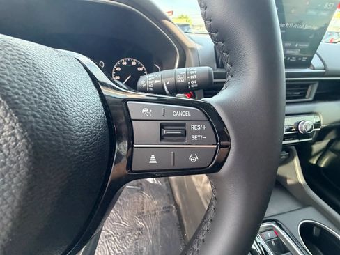 Used 2025 Honda Pilot Touring image 14