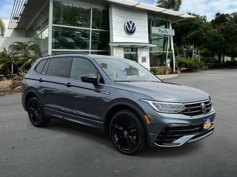 Used 2022 Volkswagen Tiguan SE R-Line FWD image 3