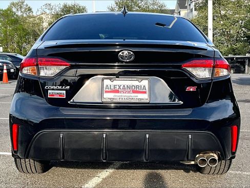Used 2023 Toyota Corolla SE w/ SE Premium Package image 4