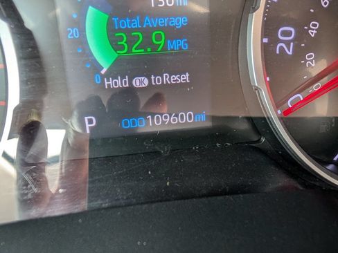 Used 2021 Toyota RAV4 LE FWD image 20