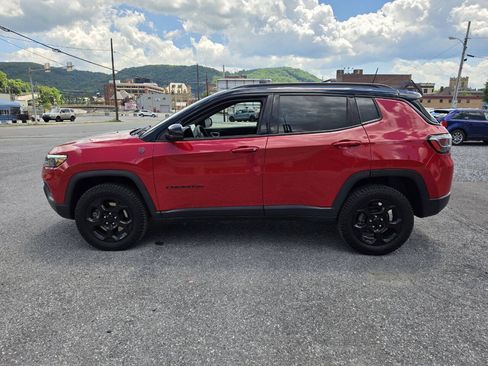 Used 2023 Jeep Compass Trailhawk w/ Trailhawk Elite Group AWD/4WD image 5