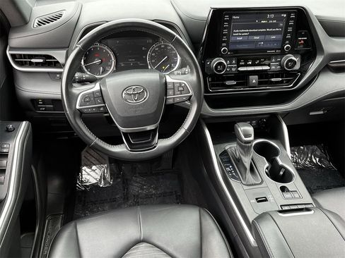 Used 2022 Toyota Highlander XSE image 10