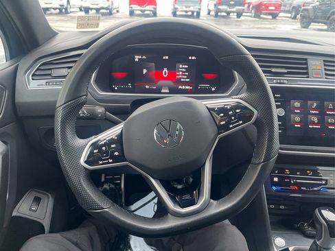 Used 2024 Volkswagen Tiguan SE R-Line image 17