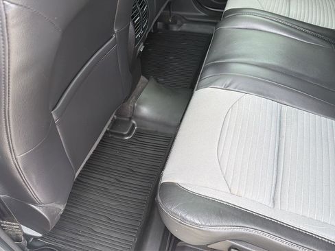 Used 2018 Ford Escape SE w/ SE Sport Appearance Package image 26