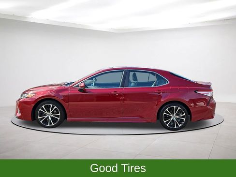Used 2018 Toyota Camry SE w/ Moonroof Package image 4