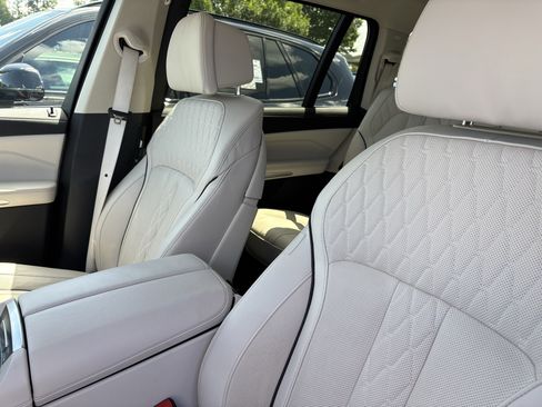 Used 2025 BMW X7 xDrive40i w/ Executive Package AWD/4WD image 38