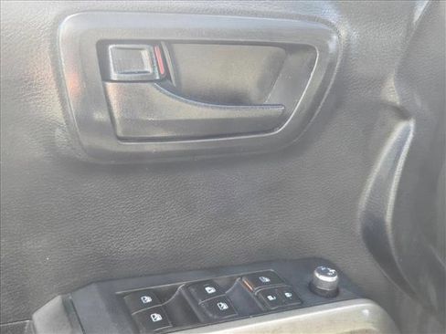 Used 2018 Toyota Tacoma SR5 image 9