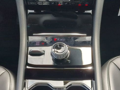 Used 2023 Jeep Grand Cherokee Limited w/ Black Appearance Package image 18