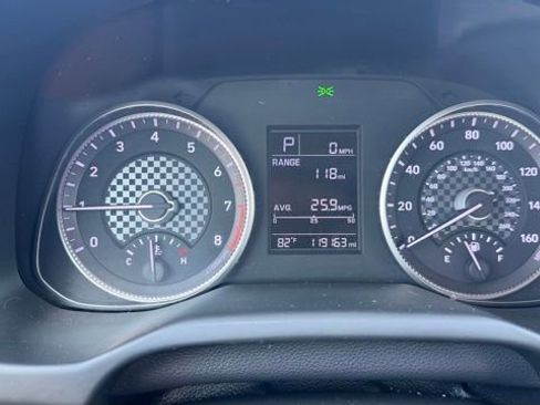 Used 2019 Hyundai Elantra SE FWD image 16