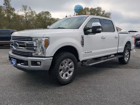 Used 2019 Ford F250 Lariat w/ Chrome Package image 6