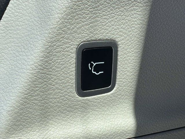 Used 2023 Chrysler Pacifica Touring-L FWD image 14