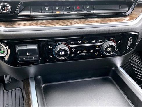 Used 2024 Chevrolet Silverado 3500 LT w/ Convenience Package image 17