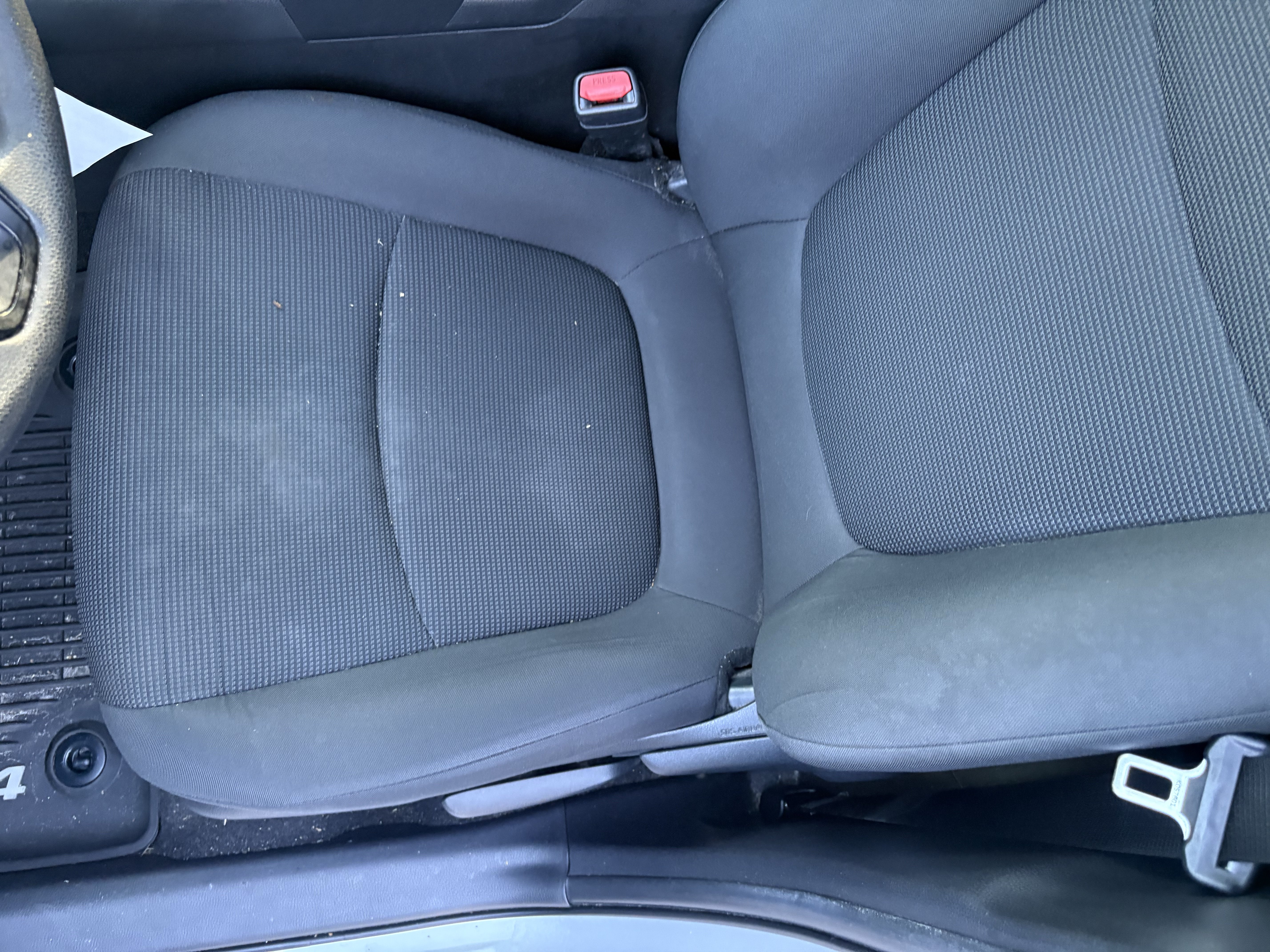 Used 2020 Toyota RAV4 LE FWD image 9