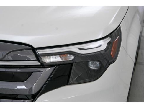 Used 2025 Subaru Forester Premium w/ Convenience Package #2 image 9