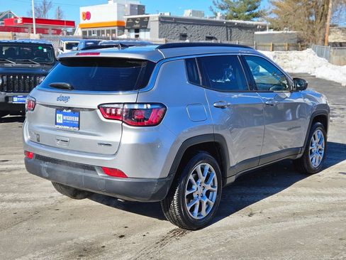 Used 2022 Jeep Compass Latitude image 5