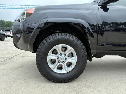Used 2019 Toyota 4Runner SR5 AWD/4WD image 7