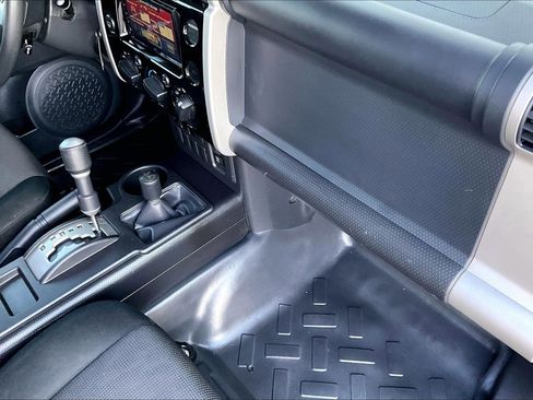 Used 2012 Toyota FJ Cruiser 4WD image 19