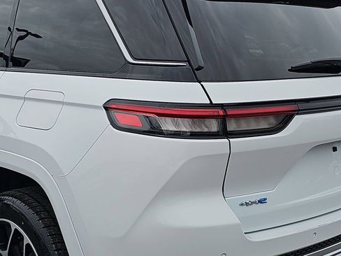 Used 2023 Jeep Grand Cherokee Summit image 38