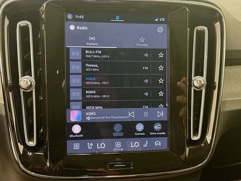 Used 2025 Volvo XC40 B5 Plus image 21