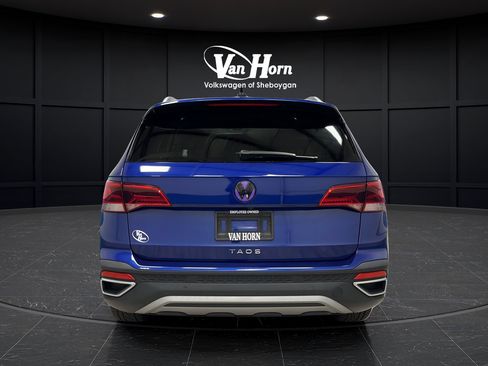 Used 2022 Volkswagen Taos SE w/ Panoramic Sunroof Package FWD image 6