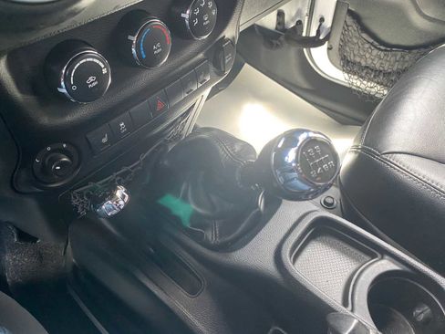 Used 2016 Jeep Wrangler Unlimited Rubicon AWD/4WD image 20