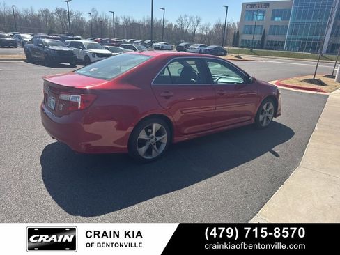 Used 2013 Toyota Camry SE w/ Leather Pkg image 18