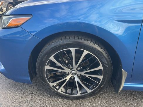 Used 2019 Toyota Camry SE image 16