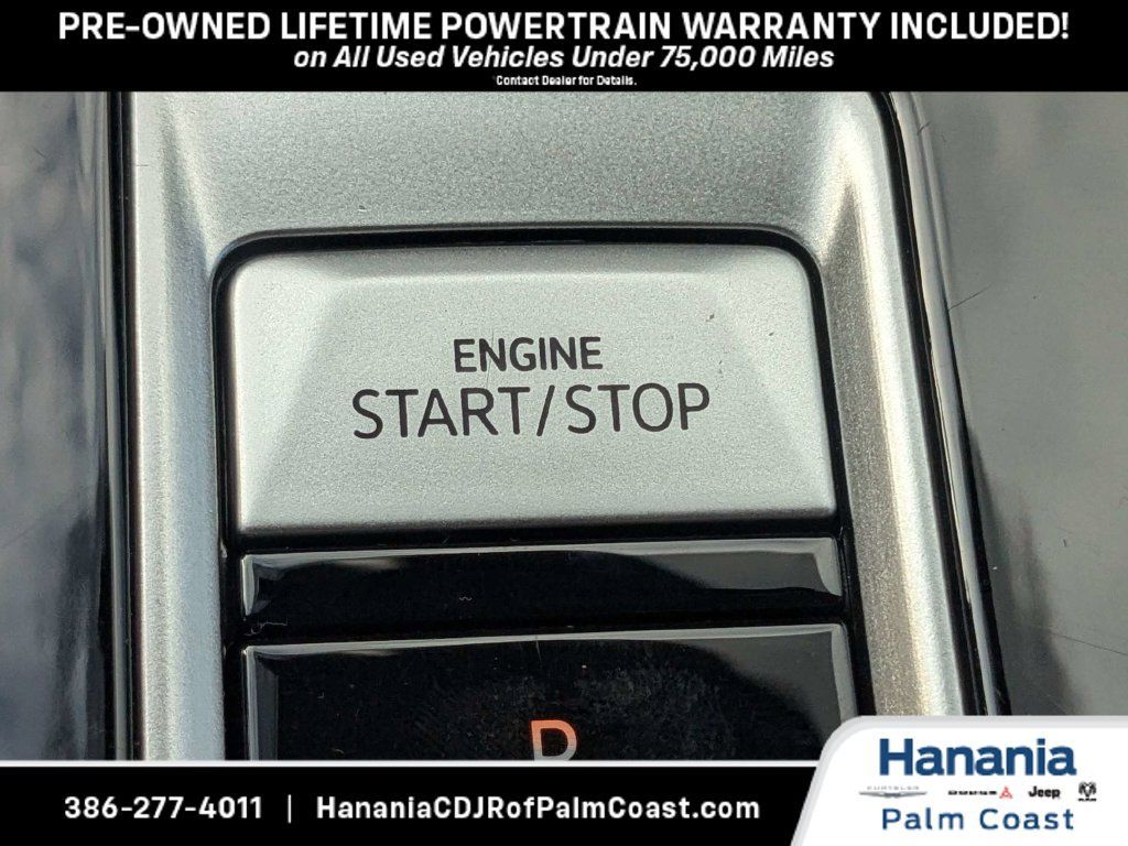 Used 2025 Volkswagen Atlas SE AWD/4WD image 30