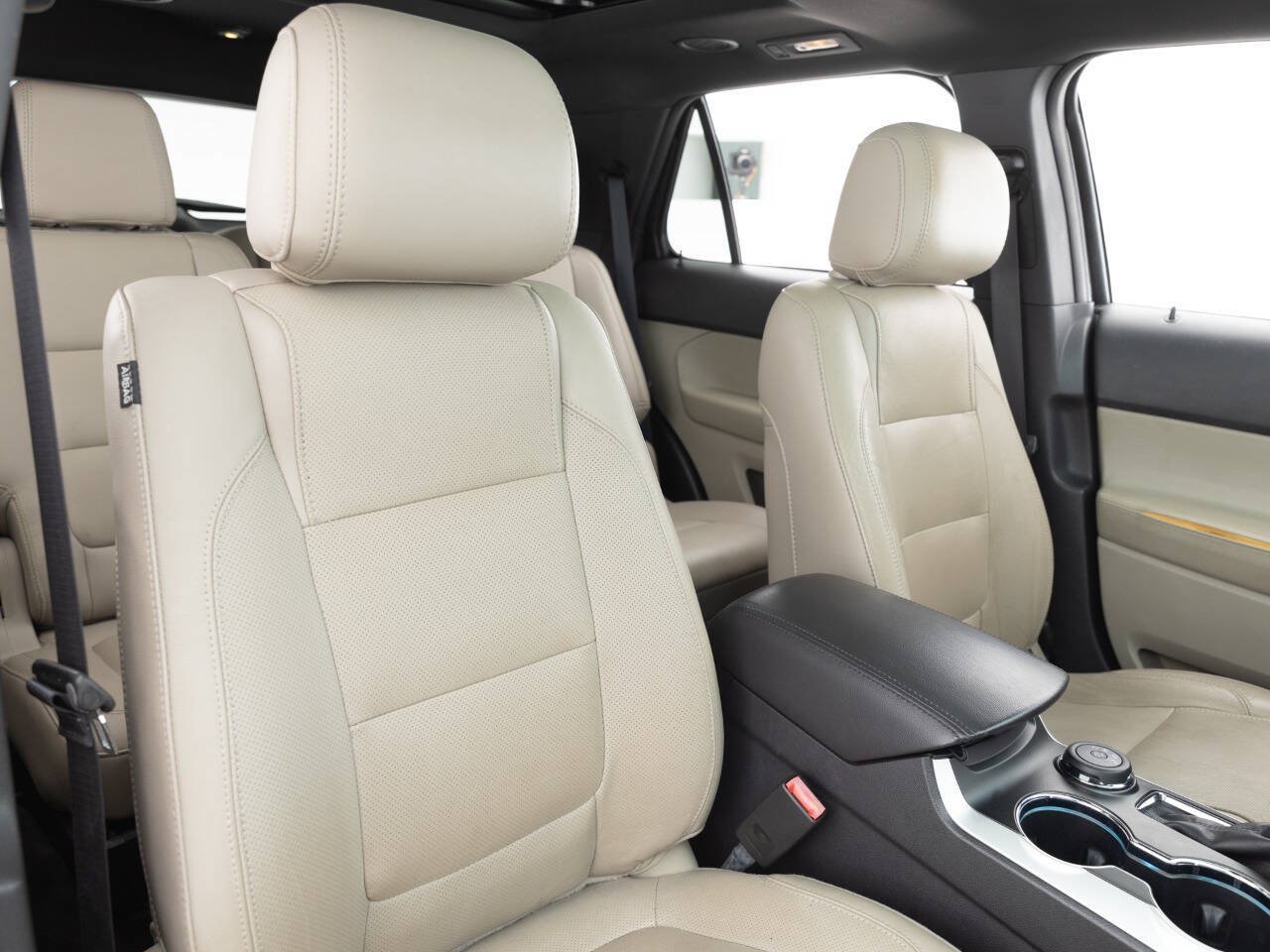 Used 2015 Ford Explorer Limited w/ Equipment Group 301A AWD/4WD image 26