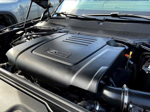 Used 2025 Land Rover Discovery S image 34