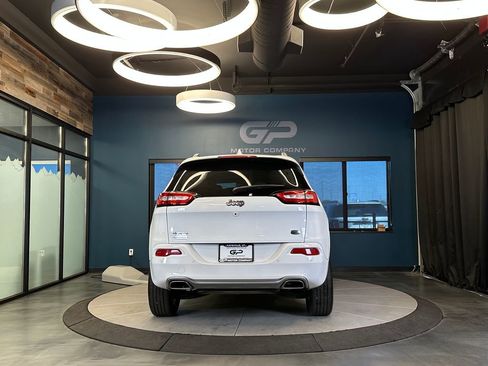 Used 2016 Jeep Cherokee Overland AWD/4WD image 4