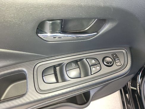 Used 2025 Nissan Versa SV FWD image 29
