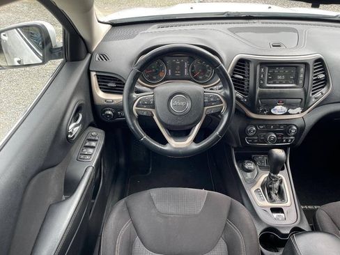 Used 2015 Jeep Cherokee Latitude AWD/4WD image 14