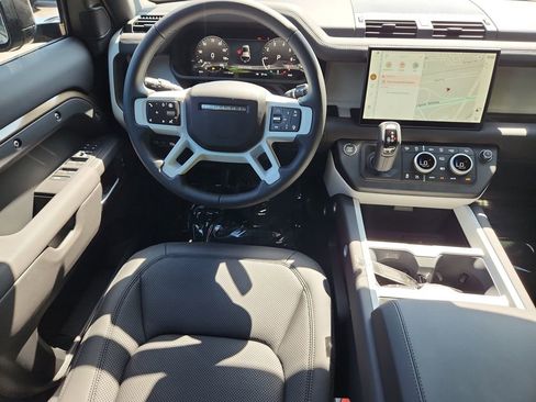 Used 2025 Land Rover Defender 110 S image 4