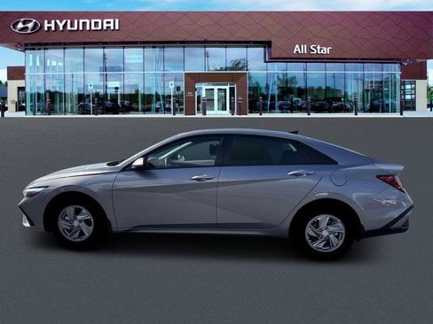 New 2026 Hyundai Elantra SE image 4