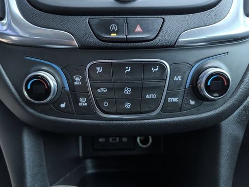 Used 2022 Chevrolet Equinox LT AWD/4WD image 19