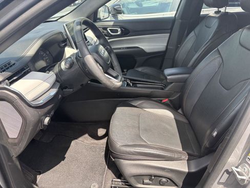 Used 2023 Jeep Compass Limited AWD/4WD image 4